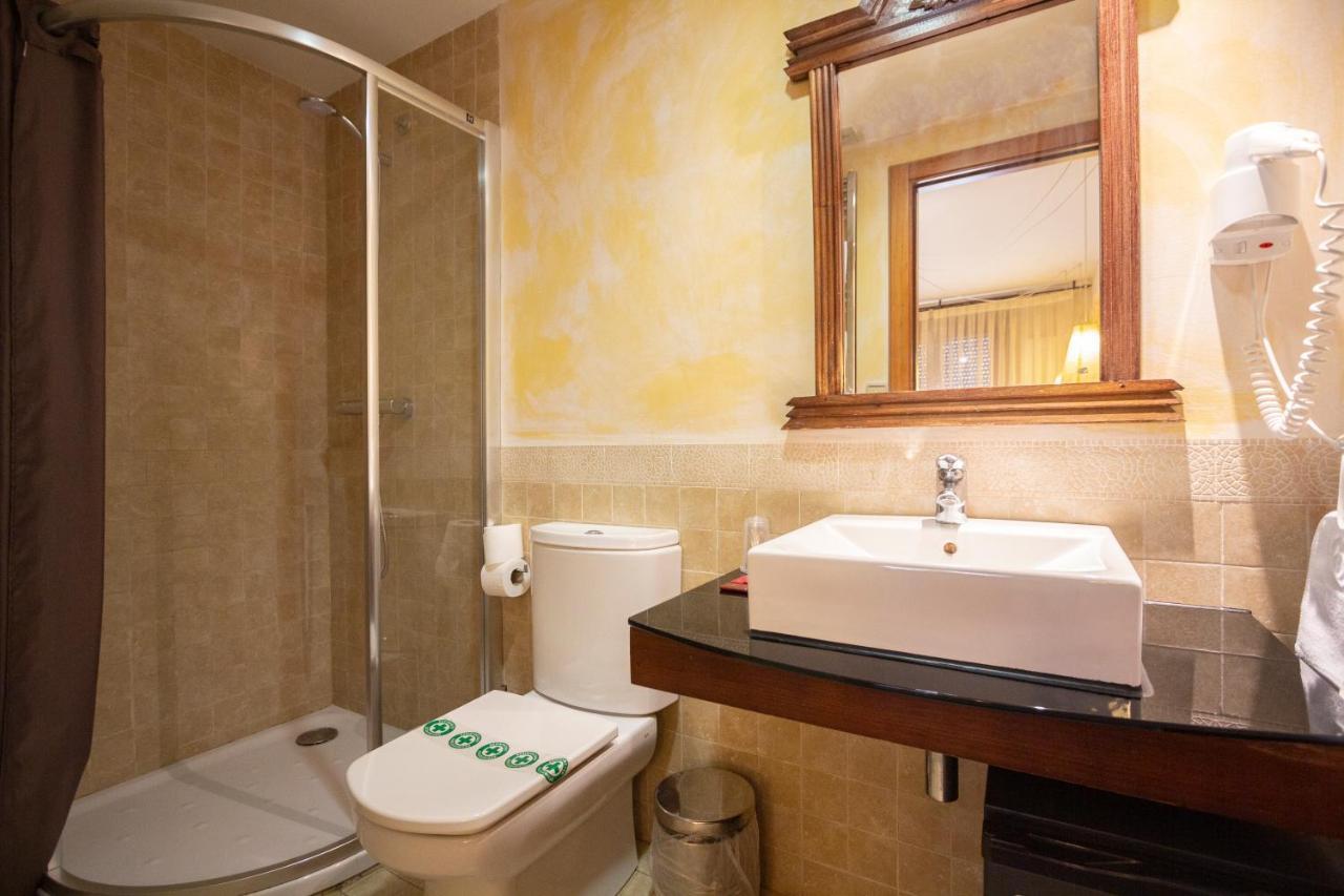 Hostal Los Canteros Golmayo Exteriör bild